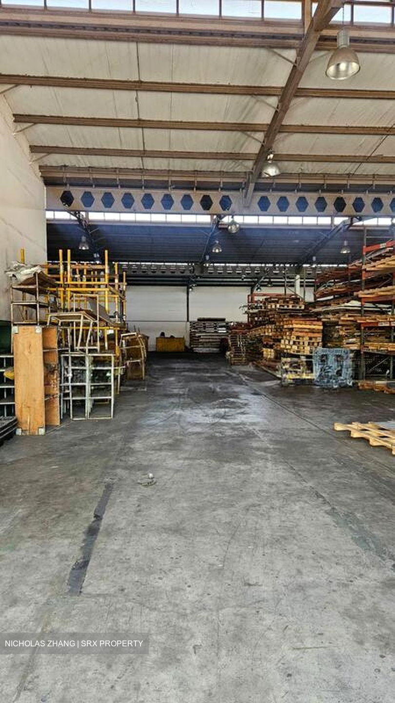 Pioneer Road North (D22), Factory #500560941